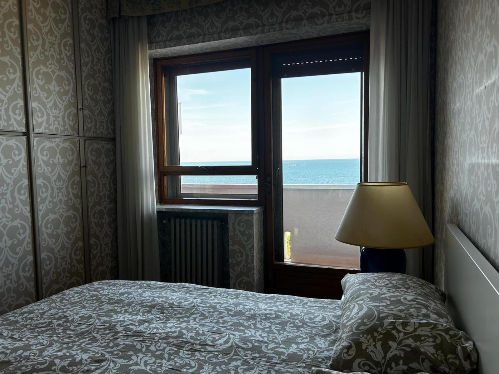 Front Beach Apartment - 3 Bedrooms バーリ エクステリア 写真