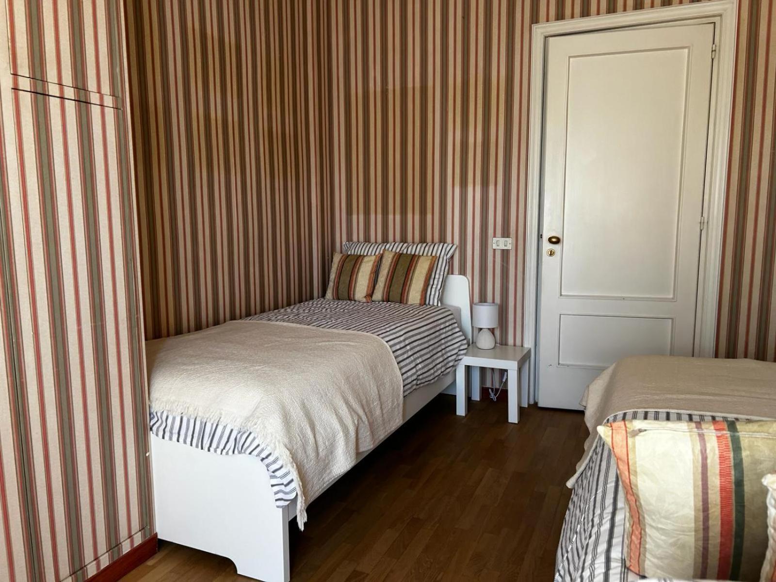 Front Beach Apartment - 3 Bedrooms バーリ エクステリア 写真