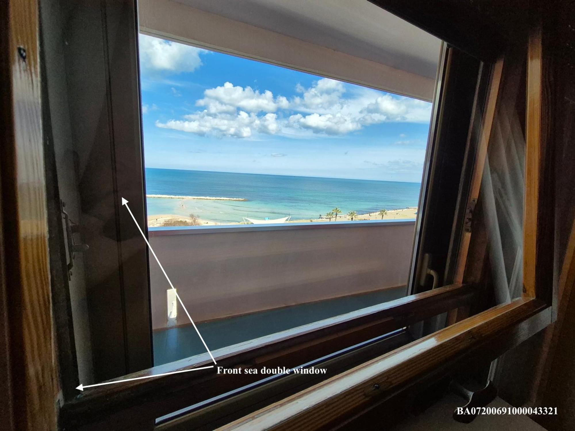 Front Beach Apartment - 3 Bedrooms バーリ エクステリア 写真