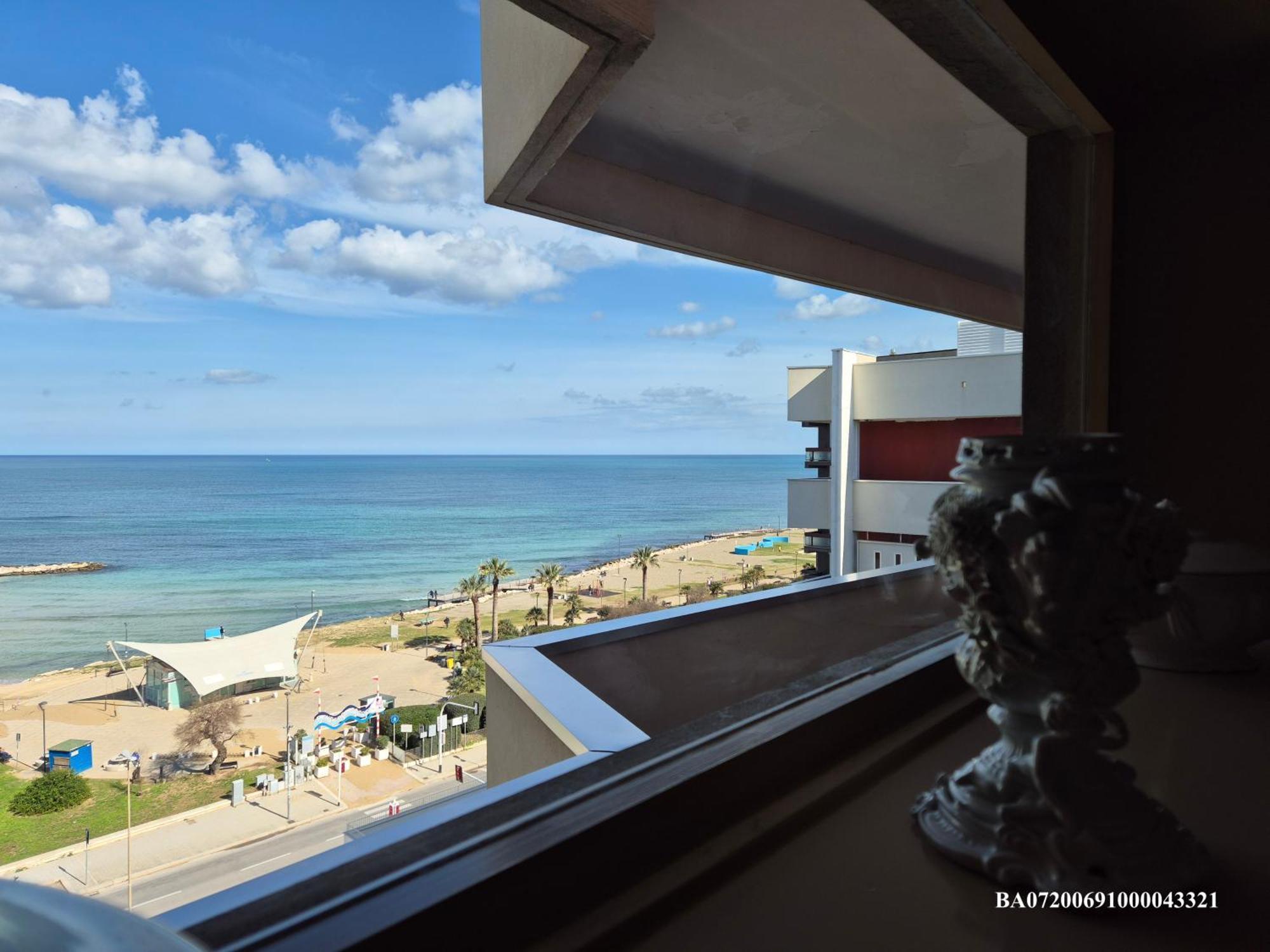 Front Beach Apartment - 3 Bedrooms バーリ エクステリア 写真