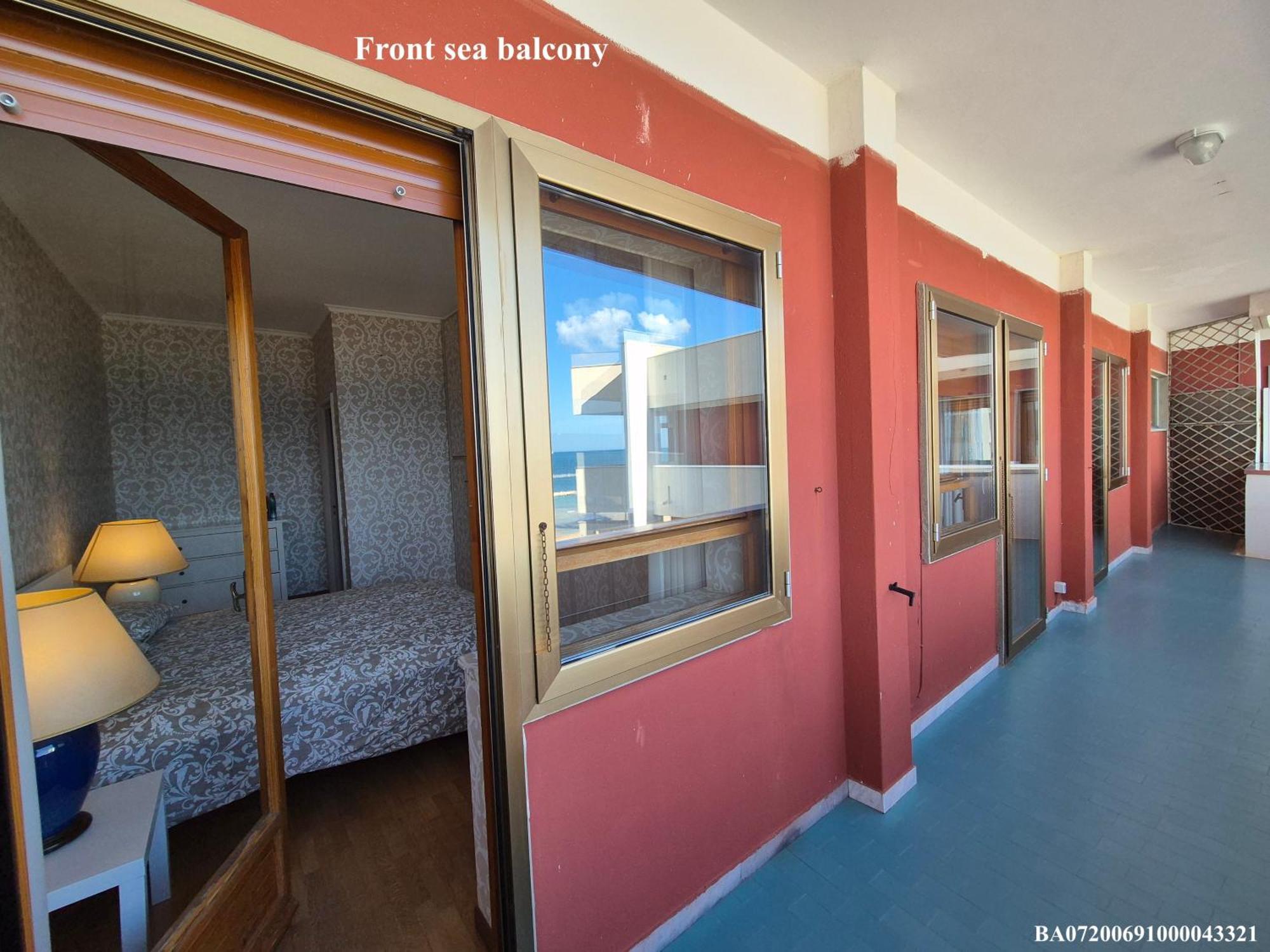 Front Beach Apartment - 3 Bedrooms バーリ エクステリア 写真