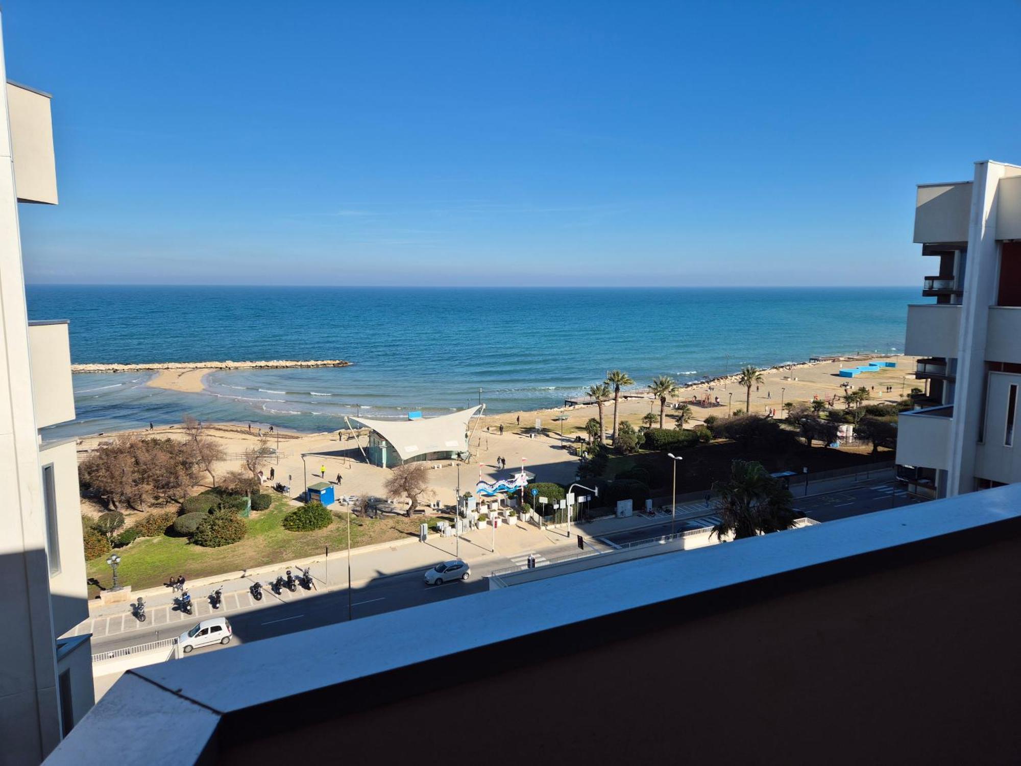 Front Beach Apartment - 3 Bedrooms バーリ エクステリア 写真